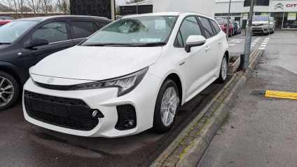 Suzuki Swace 1.8 Hybrid SZ-T CVT Estate Hybrid White Pearl Crystal Shine