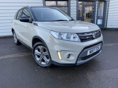 Suzuki Vitara 1.6 SZ-T ALLGRIP 5dr Hatchback Petrol Cream/black at Suzuki UCL Milton Keynes