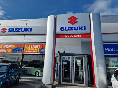 Suzuki Swift 1.2 MHEV Motion Euro 6 (s/s) 5dr Hybrid Orange at Suzuki UCL Milton Keynes