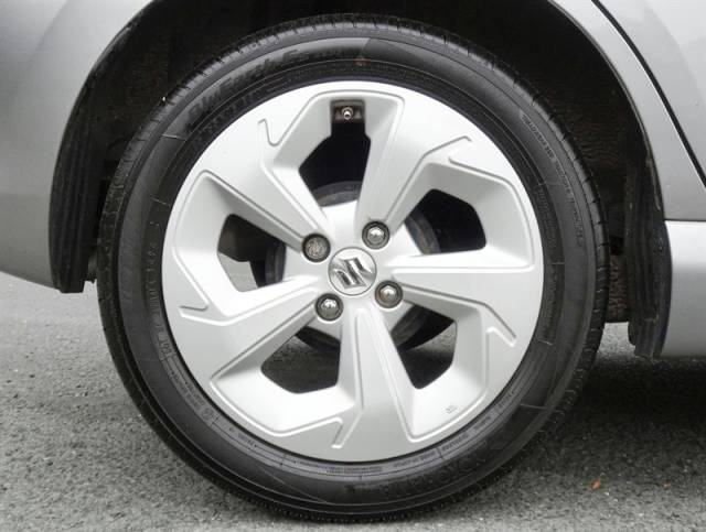 Suzuki Swift 1.2 MHEV Motion Hatchback 5dr Petrol Hybrid Manual Euro 6 (s/s) (82 ps) Hatchback Hybrid Silver